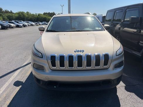 Used 2015 Jeep Cherokee Latitude w/ Cold Weather Group AWD/4WD image 2