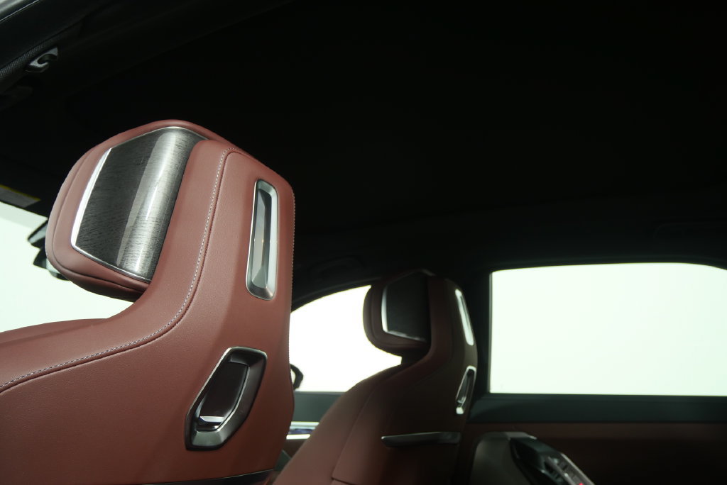 Used 2026 BMW i7 eDrive50 w/ Premium Package RWD image 17