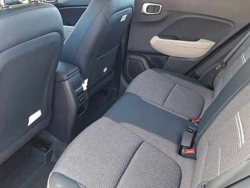 New 2025 Hyundai Venue Limited image 12