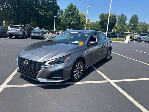 Used 2025 Nissan Altima 2.5 SV FWD image 9