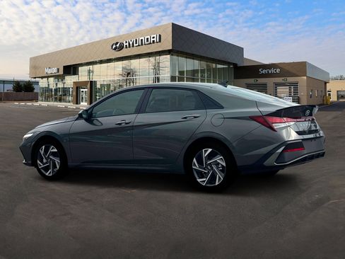 Certified 2025 Hyundai Elantra Sport image 4