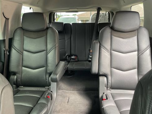 Used 2016 Cadillac Escalade Luxury image 14