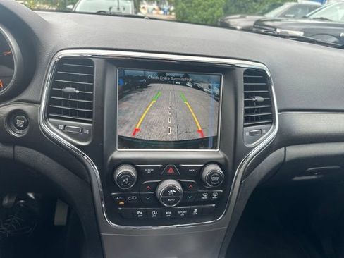 Used 2017 Jeep Grand Cherokee Altitude AWD/4WD image 18