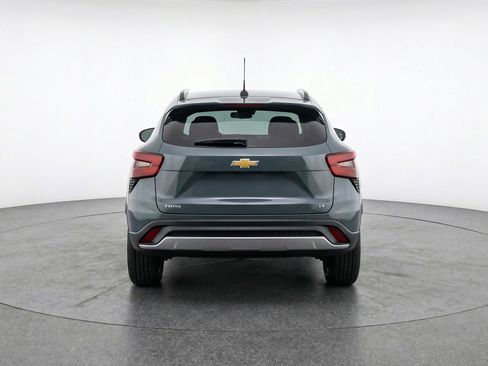 Used 2025 Chevrolet Trax LT FWD image 7