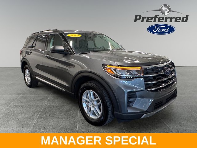 Used 2025 Ford Explorer Active AWD/4WD image 1