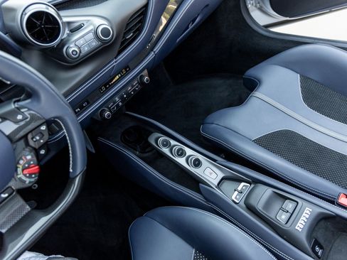 Used 2022 Ferrari F8 Tributo image 40