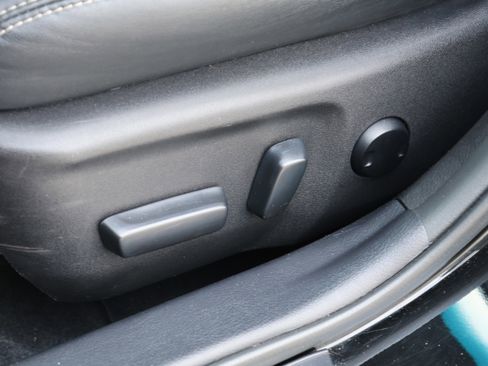 Used 2014 Toyota Camry L image 32