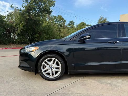 Used 2014 Ford Fusion SE FWD image 12