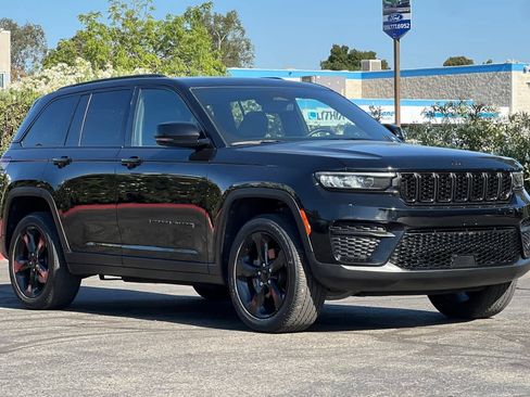 Used 2023 Jeep Grand Cherokee Altitude AWD/4WD image 9