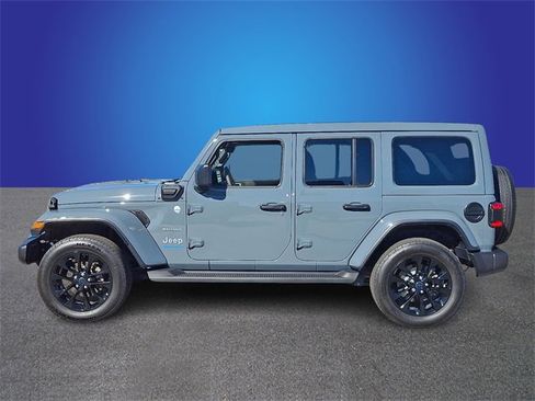 Used 2024 Jeep Wrangler Unlimited Sahara w/ Technology Group image 7