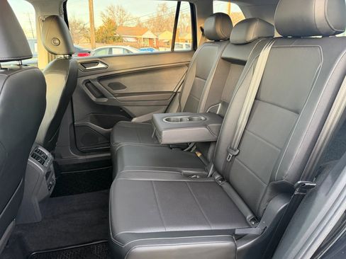 Used 2018 Volkswagen Tiguan SE image 33