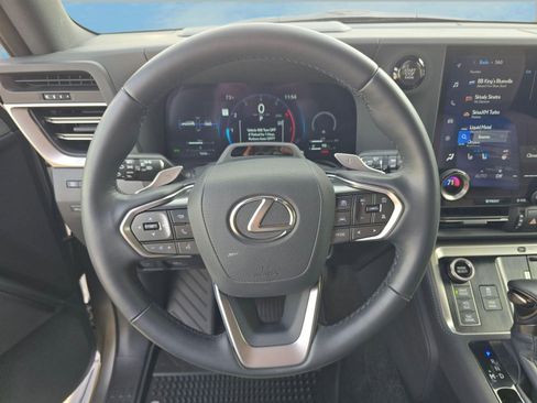 Used 2025 Lexus GX 550 image 4