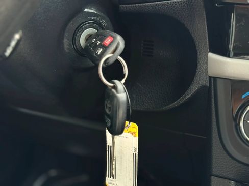 Used 2014 Toyota Corolla LE FWD image 30