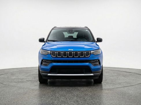 Used 2025 Jeep Compass Limited image 2