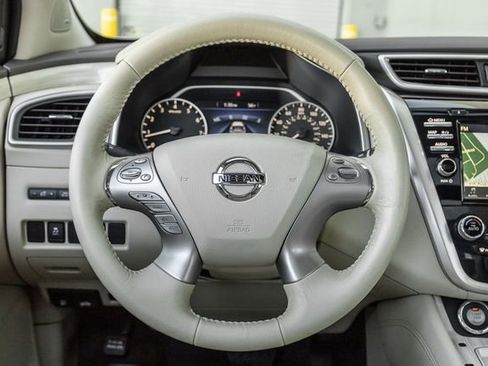 Used 2017 Nissan Murano SV w/ Premium Plus Package image 9