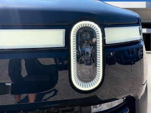 Used 2023 Rivian R1S Launch Edition image 11