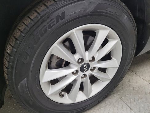 Used 2020 Kia Sorento LX image 31