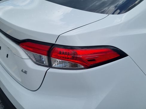 Used 2025 Toyota Corolla LE FWD image 10