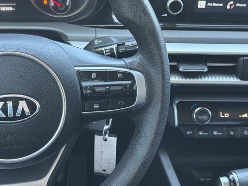Used 2021 Kia K5 LX image 9