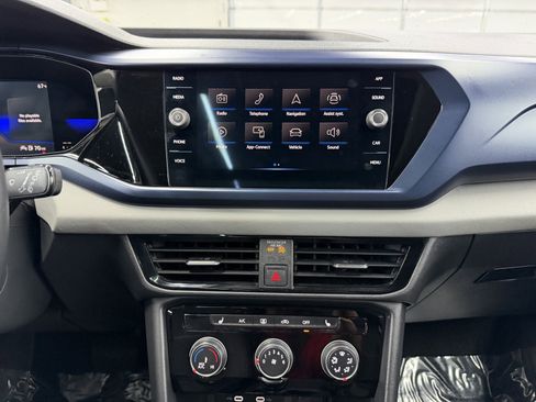 Used 2023 Volkswagen Taos SE w/ Panoramic Sunroof Package image 15