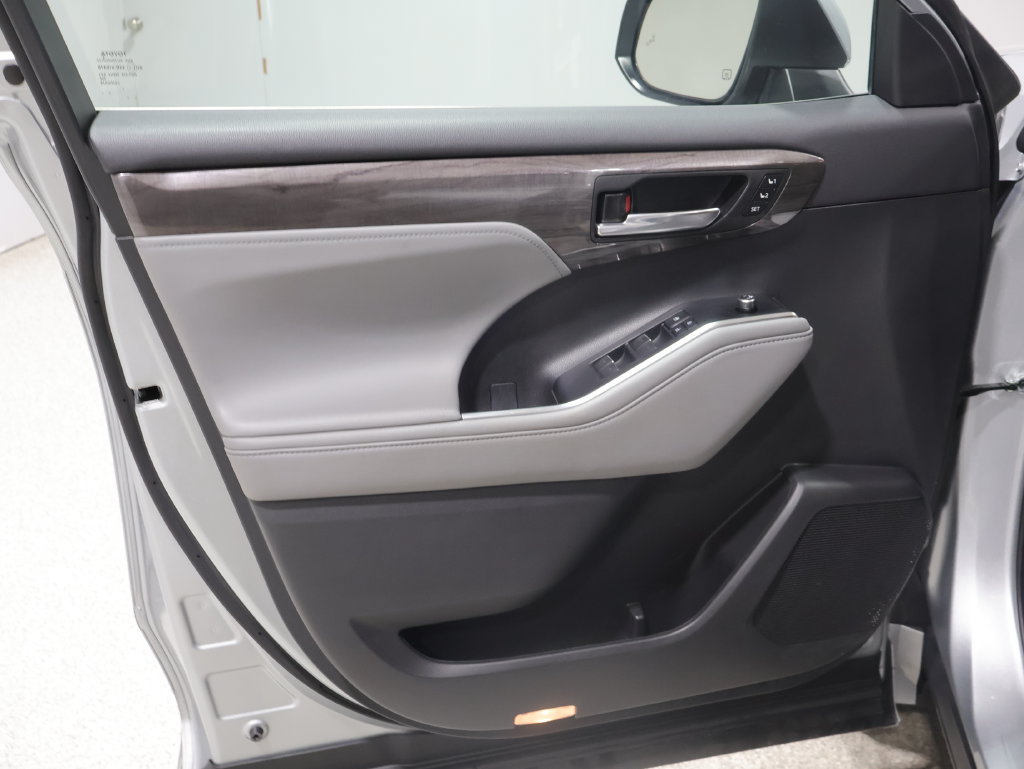 Used 2022 Toyota Highlander Platinum AWD/4WD image 13