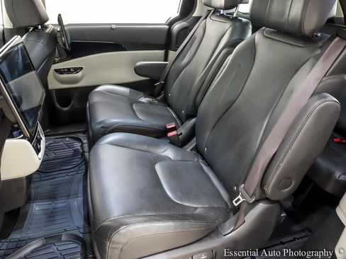 Used 2022 Kia Carnival SX Prestige image 16