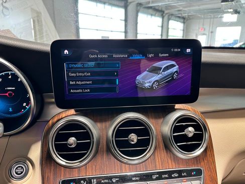 Used 2022 Mercedes-Benz GLC 300 4MATIC image 9