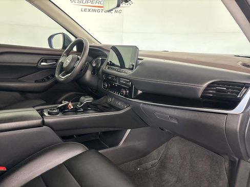 Used 2023 Nissan Rogue SL w/ SL Premium Package image 32