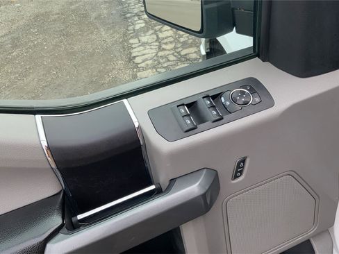 Used 2019 Ford F150 XLT w/ Trailer Tow Package image 21