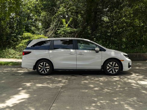 Used 2025 Honda Odyssey EX-L image 10