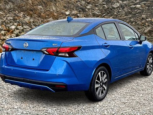 Used 2021 Nissan Versa SV image 2