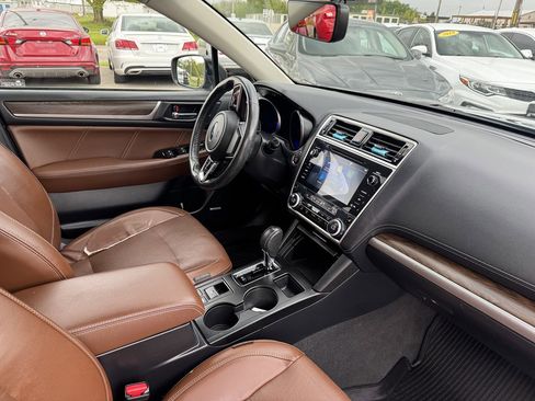 Used 2019 Subaru Outback 2.5i Touring w/ Popular Package #3A AWD/4WD image 12