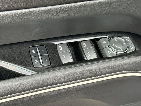 Used 2021 Cadillac Escalade Premium Luxury RWD image 12