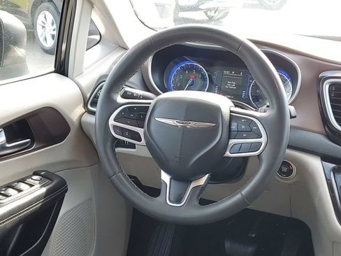 Used 2022 Chrysler Voyager LX FWD image 28