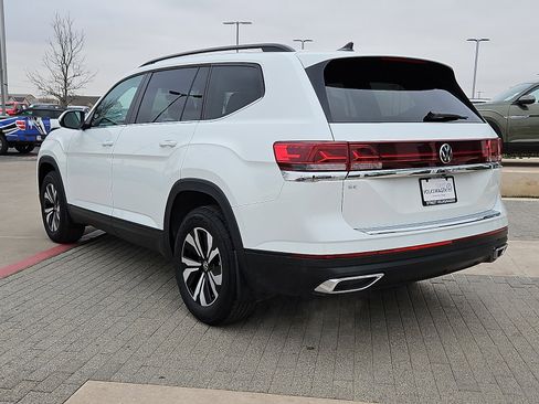 New 2025 Volkswagen Atlas SE image 2