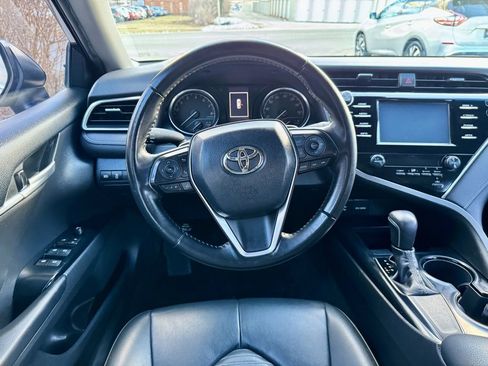 Used 2018 Toyota Camry SE image 11