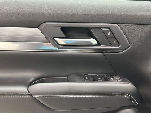 Used 2025 GMC Terrain Elevation image 22