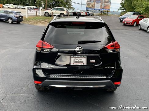 Used 2017 Nissan Rogue SV w/ SV Premium Package AWD/4WD image 26