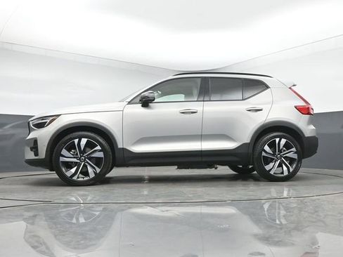 Used 2023 Volvo XC40 B5 Plus w/ Protection Package Premier AWD/4WD image 37
