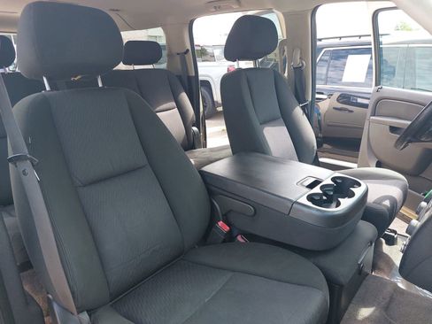 Used 2010 Chevrolet Suburban LS RWD image 10