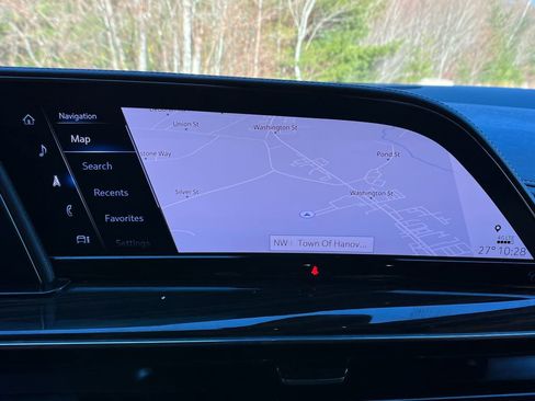 Used 2021 Cadillac Escalade Premium Luxury w/ Performance Package image 18