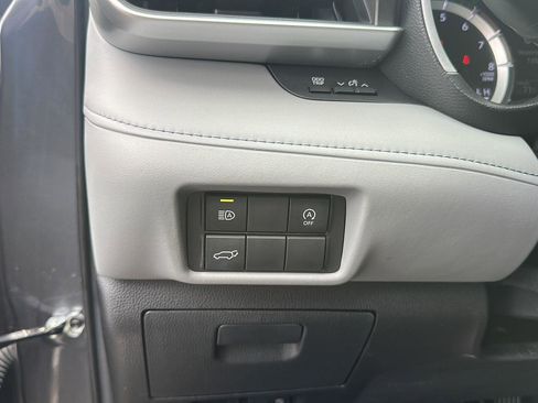 Used 2023 Toyota Highlander XLE FWD image 21