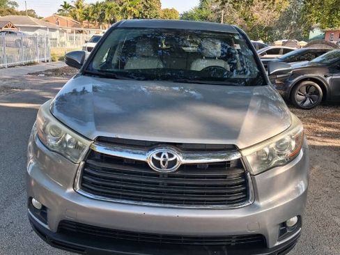 Used 2015 Toyota Highlander Plus image 2