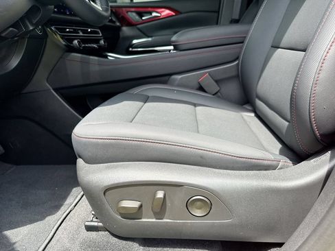 Used 2025 Chevrolet Traverse Z71 AWD/4WD image 24
