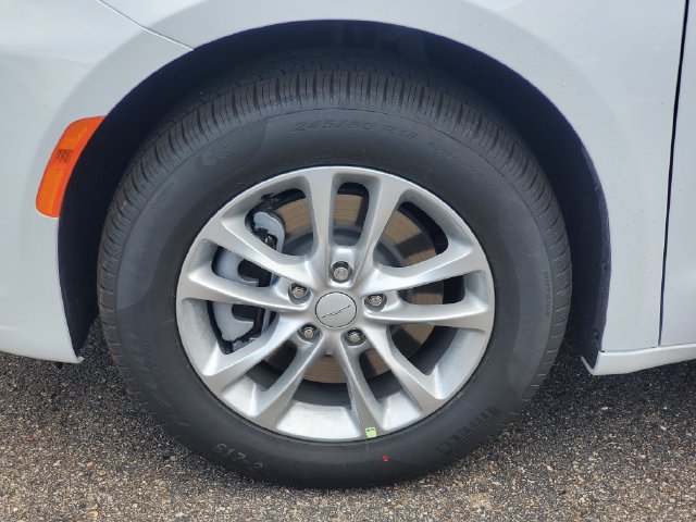New 2027 Chrysler Pacifica Select AWD/4WD image 18