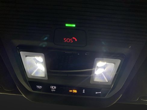 Used 2024 Volkswagen Atlas Cross Sport SE w/ Black Wheel Package image 27