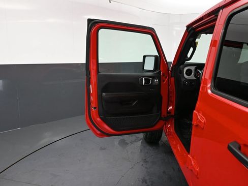 Used 2025 Jeep Wrangler Unlimited Sahara AWD/4WD image 25