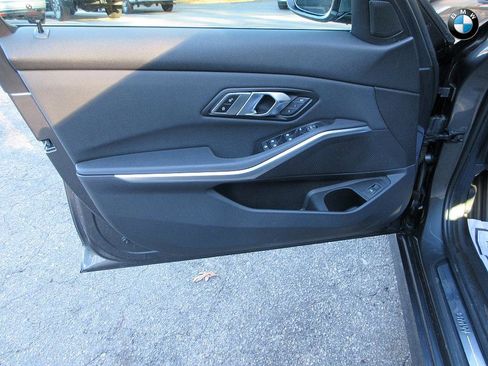 Used 2020 BMW 330i xDrive Sedan w/ Convenience Package image 9