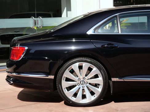 New 2026 Bentley Flying Spur Plug-In Hybrid AWD/4WD image 9