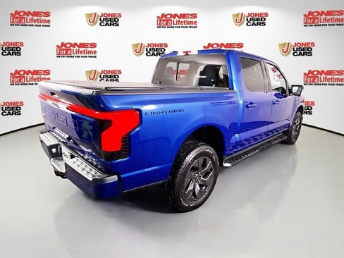 Used 2022 Ford F150 Lightning Lariat image 17